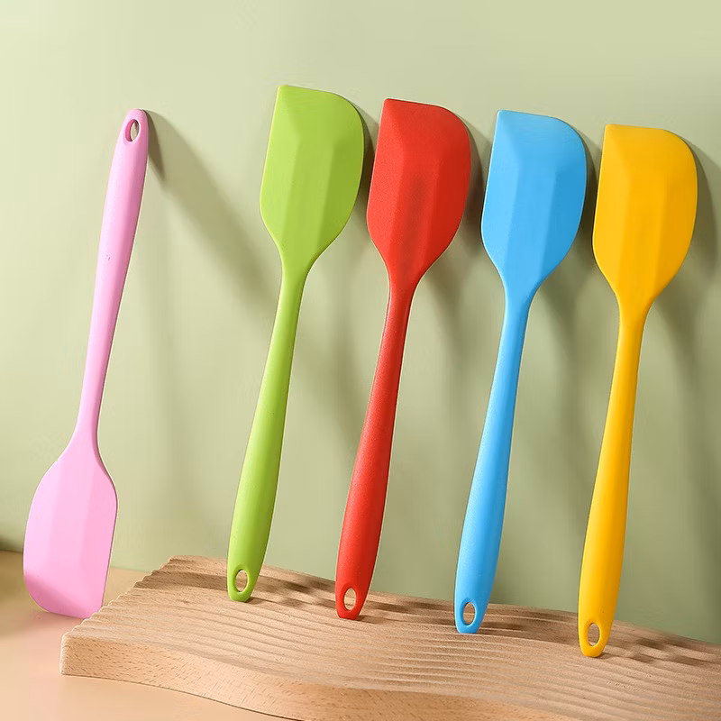 Heat Resistant Non Stick BPA Free Silicone Dough Scraper Spatula for Cooking and Baking