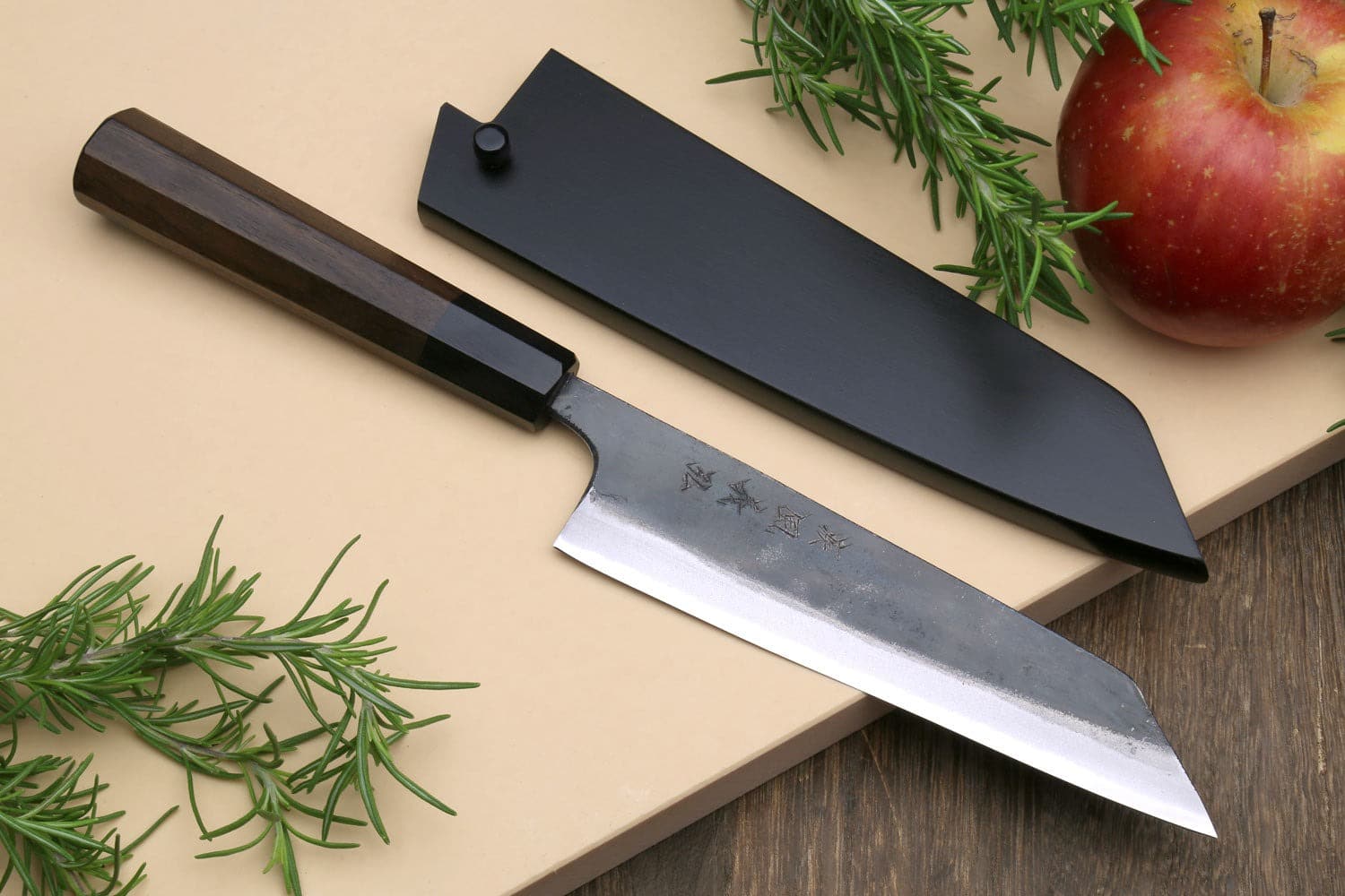 Carbon Steel vs Stainless Steel Knife – Key Differences