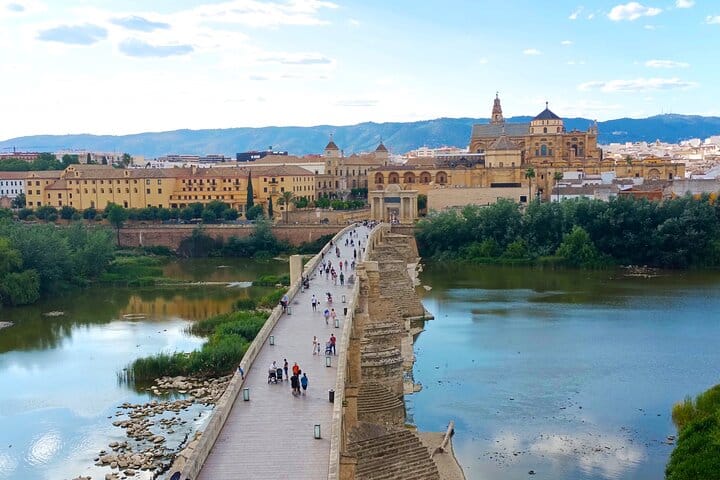 people walking towards cordoba