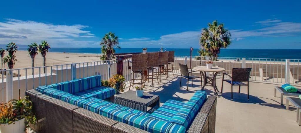 Venice Breeze Suites – Beachfront Apartments​